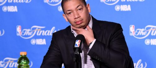 Tyronn Lue anuncia la nueva alineaci&oacute;n titular de los Cavs