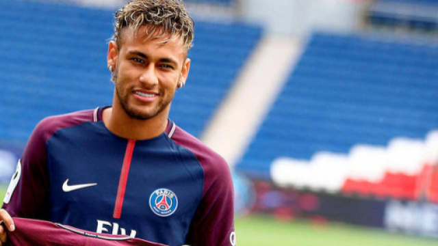 3 ao&ucirc;t 2017 : le jour o&ugrave;&hellip; Neymar a sign&eacute; au PSG - Le Point - lepoint.fr