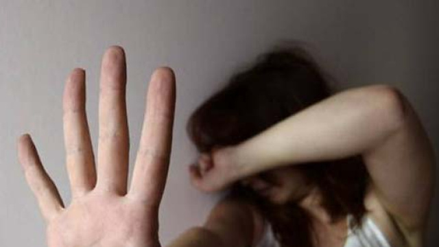 Genitori in Russia stuprano la figlia: 'Meglio noi che un maniaco'