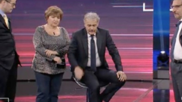 Massimo Giletti: malore in diretta sospesa Non &egrave; L'Arena