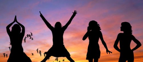 A woman in her forties lists several reasons why being in one's forties is fabulous. - [photo via Pexel.com]