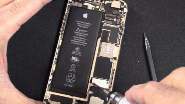 Apple: offerta per la sostituzione batterie anche se la vecchia funziona