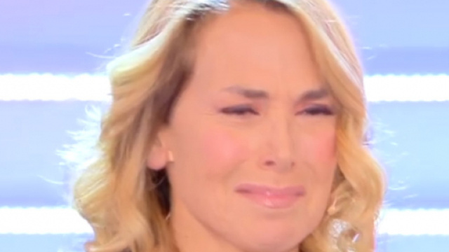 Barbara d'Urso piange in diretta per la valanga che ha colpito l ... - bitchyf.it