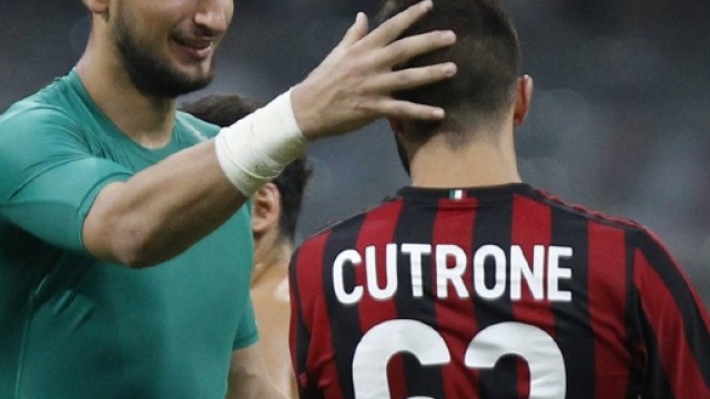 Gigio Donnarumma, 18 anni e Patrick Cutrone, 19, al termine della gara di Europa League contro il Craiova (Fonte: La Gazzetta dello Sport).