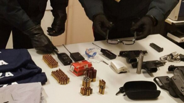 Le armi sequestrate nel corso dell'operazione (FONTE - Arma dei Carabinieri)