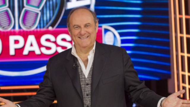 Gerry Scotti torna con "Caduta libera". Ma per salire sulle botole ... - novella2000.it