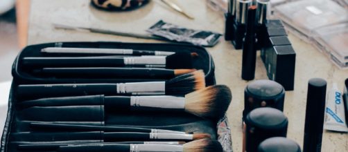 Get the right beauty products [Image via Pixabay/Free Photos]