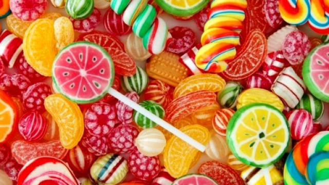 Caramelle pericolose nei cortili di asili e scuole a Belluno &egrave; allarme