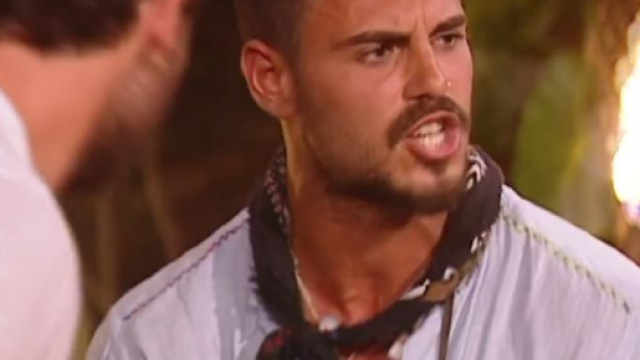 Il fratello di Francesco Monte fuma canna in diretta