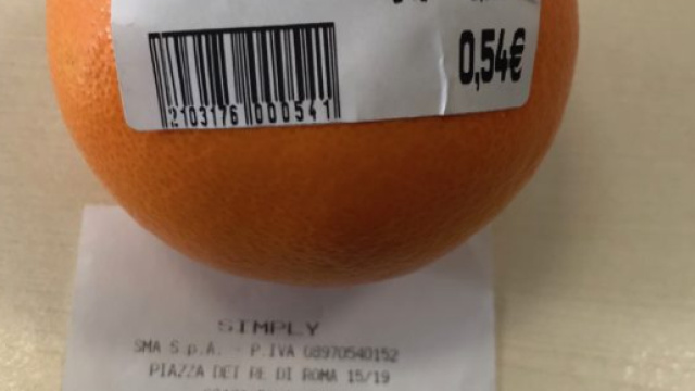 Alle casse si aggiungono 2 centesimi per ogni etichetta