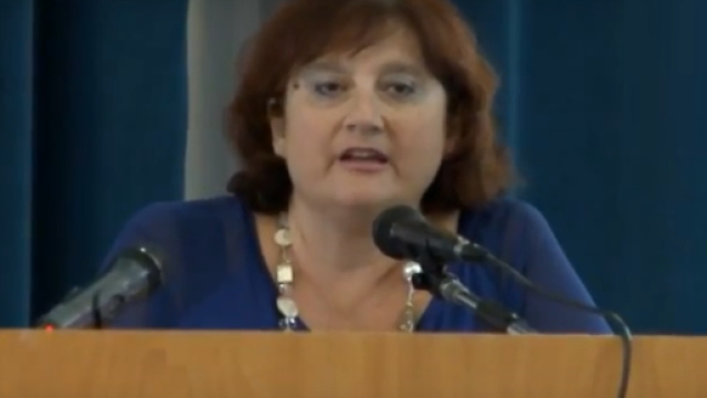 Antonella Bruschi durante un intervento politico nel 2014