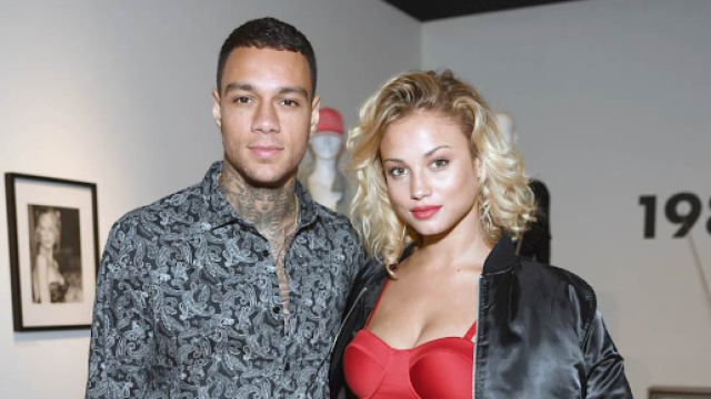 Calciomercato Cagliari, Van der Wiel lascia i rossoblu