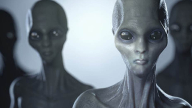 Gli alieni ci studiano da tempo.