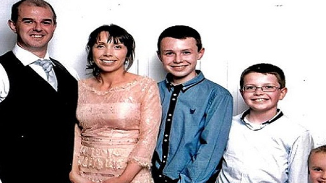 Il professore omicida insieme alla moglie e ai tre figli - Foto da dailymail.co.uk