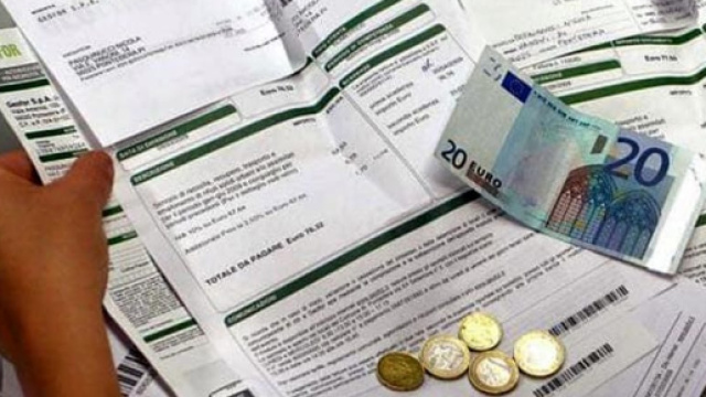 Aumento delle bollette ma la materia prima &egrave; pi&ugrave; economica