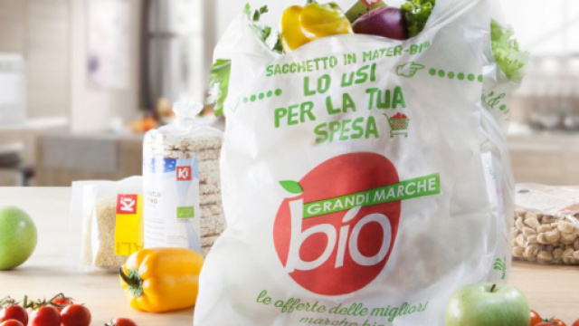 La verit&agrave; sui sacchetti biodegradabili a pagamento.