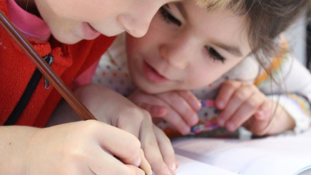 Troppi compiti durante le vacanze fanno male.