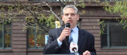 Illinois aspiring AG candidate Aaron Goldstein during one of his campaigns. [image via Facebook/Aaron Goldstein for AG]