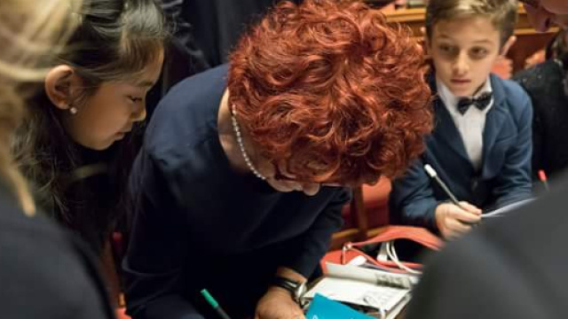 Fedeli durante la mattinata in Senato, oggi 9/01; modello D3 prima o dopo elezioni? (Foto tratta dalla pagina Facebook di Valeria Fedeli).