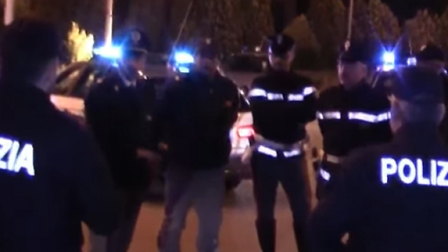 Poliziotti impegnati in un servizio di controllo del territorio