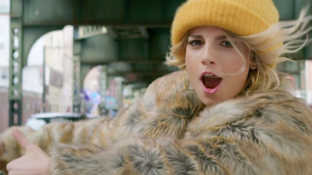 Emma Marrone nel videoclip l'Isola