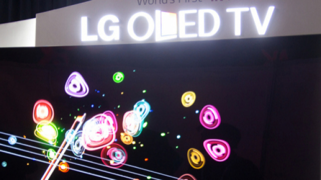 LG's 77-inch flexible 4K OLED TV will let you control the display ... - pocket-lint.com