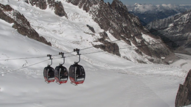 Spezzato il cavo della funivia Aguille du Midi (foto - italianskiblog.com)