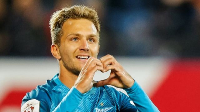 Criscito con la maglia dello Zenit
