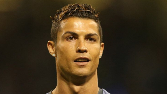 Cristiano Ronaldo tacl&eacute; par un joueur espagnol ! - public.fr