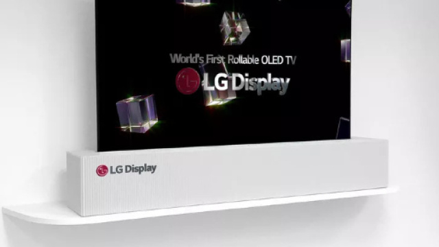 LG CES 2018, ecco il TV OLED 65 pollici 4K che si arrotola - Tom's ... - tomshw.it