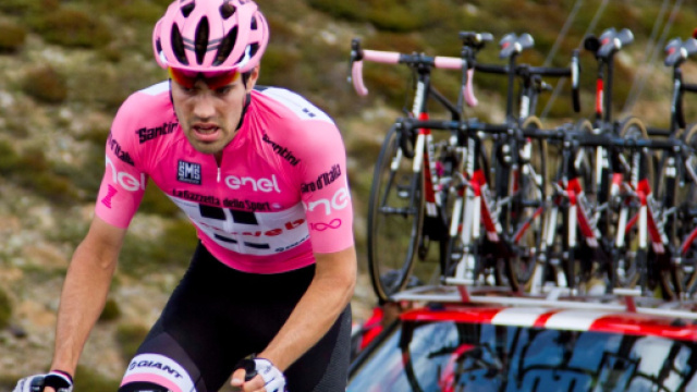 Tom Dumoulin in maglia rosa allo scorso Giro d'Italia