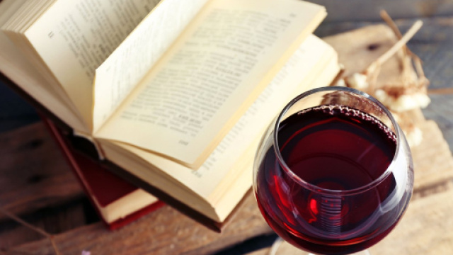 Vino e libri, un eterno amore - Enoteca Codici e Calici
