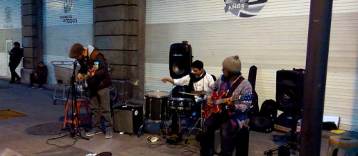 Algunos de los artistas que se dan cita en la Calle 16 de Septiembre. Foto: Axel Vite