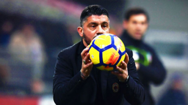 Gattuso cerca di mangiare il pallone