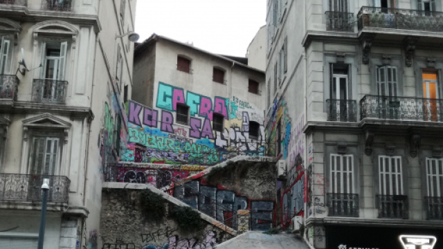 Marseille, la ville hyper contrast&eacute;, o&ugrave; les cultures cohabitent et s'entrechoquent