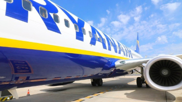 Ryanair: dal 15 gennaio si cambia, ecco le novit&agrave; sui bagagli a mano