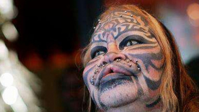 La non accettazione del proprio corpo si chiama dismorfia.