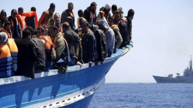 Marocco, la Marina spara contro un barcone di migranti (immagini di repertorio)