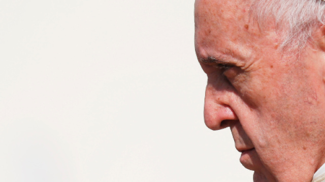 Papa Francesco durissimo sull'aborto