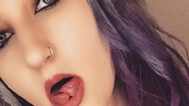 Allie Kali, 24 anni, la sua operazione alla lingua ha migliorato le sue performance sessuali