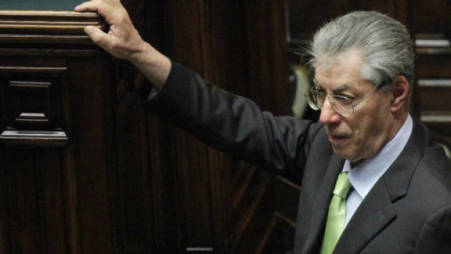 Umberto Bossi chiede l'affidamento ai servizi sociali per evitare il carcere; Claudio Borghi multato per irregolarit&agrave; bancarie