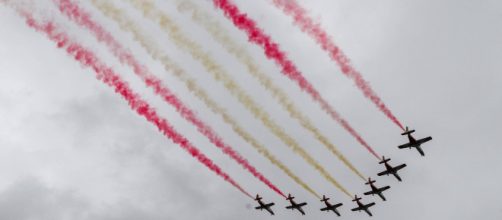 La patrulla &Aacute;guila durante su ejercicio (Fuente: El Pa&iacute;s)