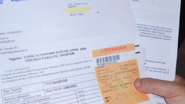 Bollo auto e multe non pagate: in arrivo il condono