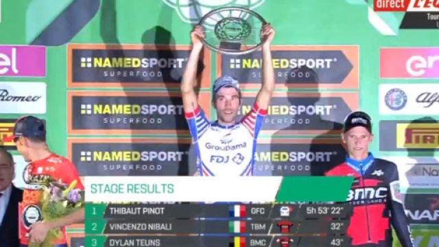 Il podio del Lombardia: Pinot vincitore davanti a Nibali e Teuns