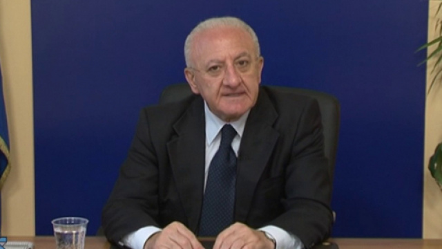 Vincenzo De Luca scatenato contro Danilo Toninelli su Lira Tv