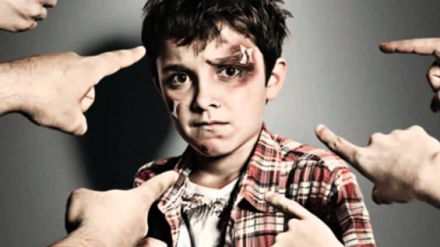 Bari: ragazzini spruzzano schiuma spray su bimbo di 8 anni: 'Cos&igrave; diventi bianco