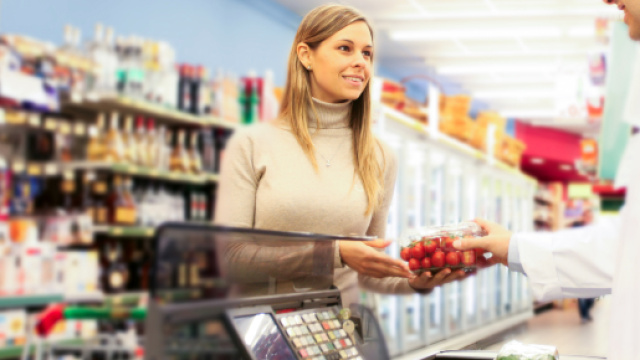 Varese: 'Non voglio essere servita da cassiere nero', supermarket denuncia cliente razzista
