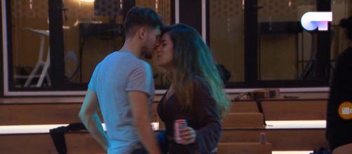 Julia y Carlos, muy juntos en el cumplea&ntilde;os de Mar&iacute;a.