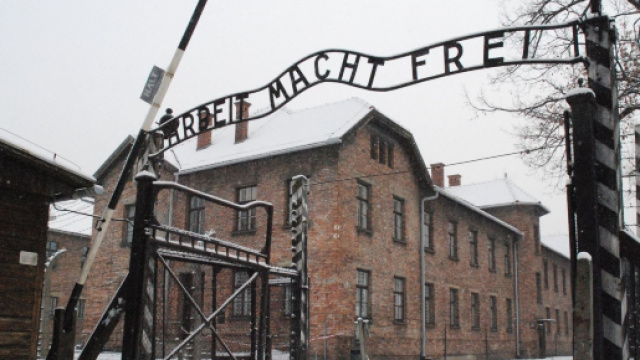 AUSCHWITZ - BIRKENAU "la follia umana" POLONIA nazi camp in ... - youtube.com