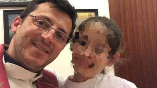 Diventer&agrave; presto padre, il Vescovo sospende un sacerdote